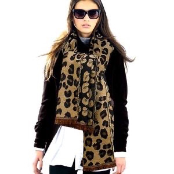 🛍🆕REVERSIBLE LEOPARD SCARF - Picture 2 of 4
